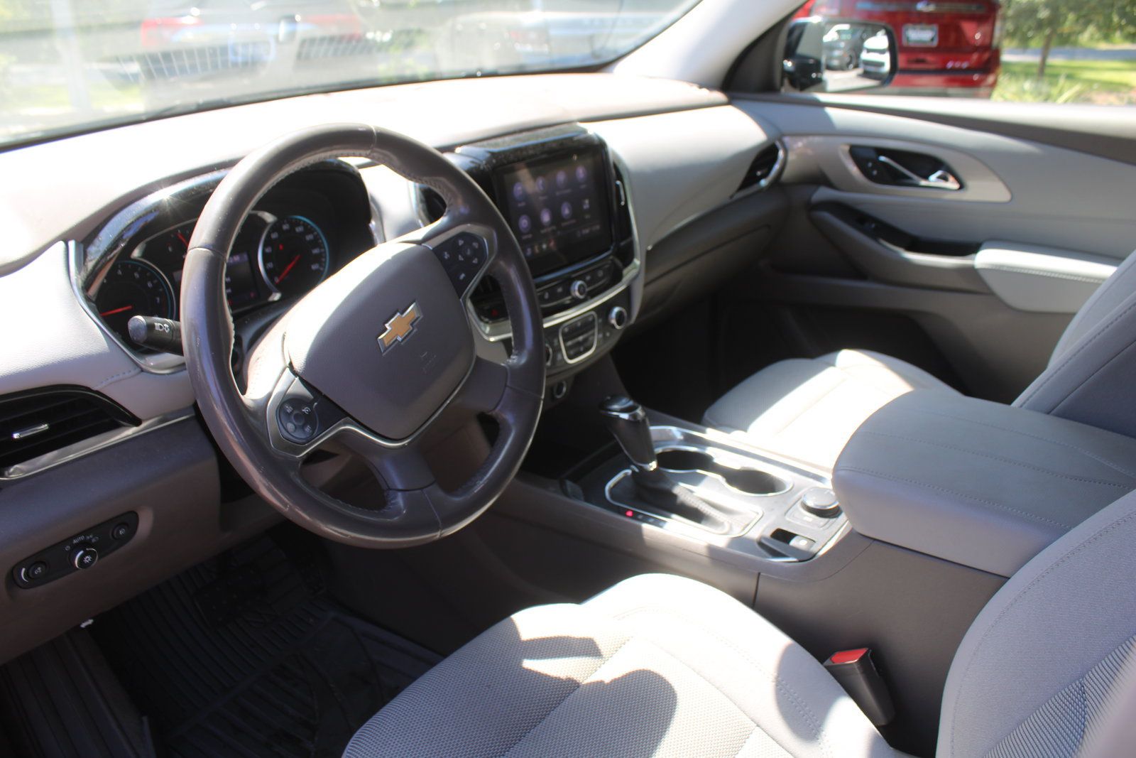 Used 2020 Chevrolet Traverse LT FWD image 24