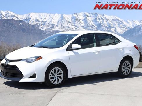 Used 2017 Toyota Corolla LE FWD image 1