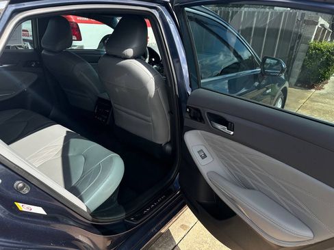 Used 2019 Toyota Avalon Limited FWD image 12