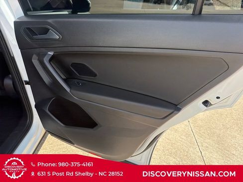Used 2021 Volkswagen Tiguan SEL AWD/4WD image 36