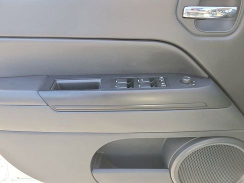 Used 2012 Jeep Patriot Latitude w/ Altitude Pkg image 14