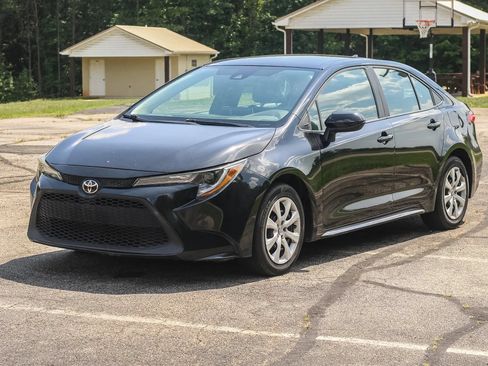 Used 2021 Toyota Corolla LE FWD image 3