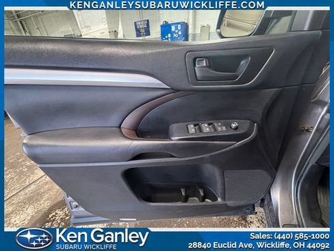 Used 2017 Toyota Highlander Plus AWD/4WD image 8