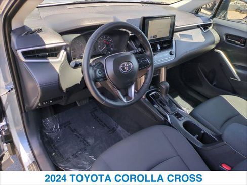 Used 2024 Toyota Corolla Cross LE FWD image 14