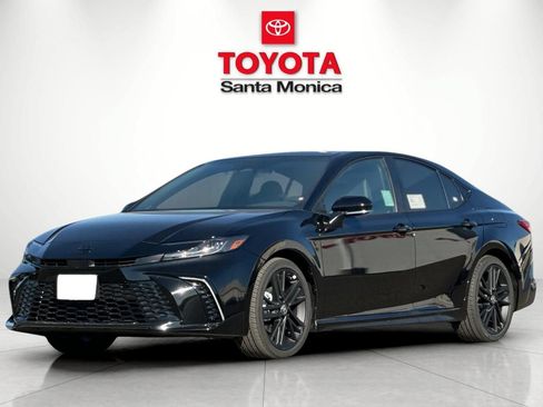 New 2026 Toyota Camry Hybrid FWD image 6