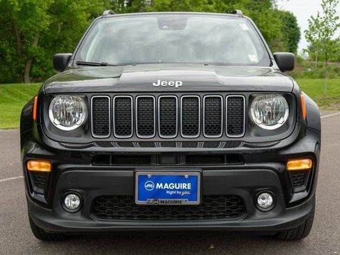 Used 2023 Jeep Renegade Latitude w/ Premium Group AWD/4WD image 3