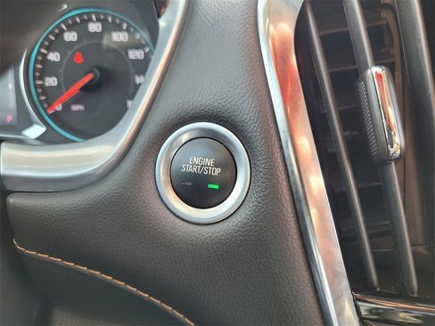 Used 2021 Chevrolet Traverse LT image 37