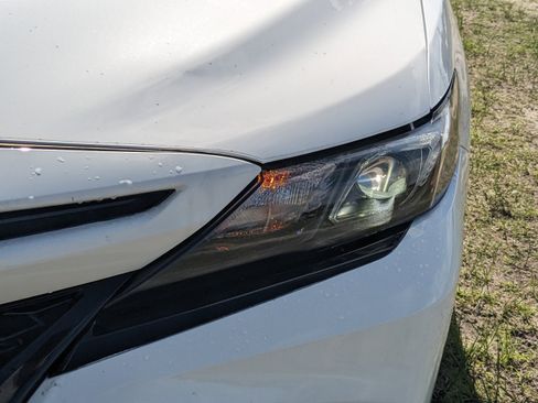 Used 2022 Toyota Camry SE image 8