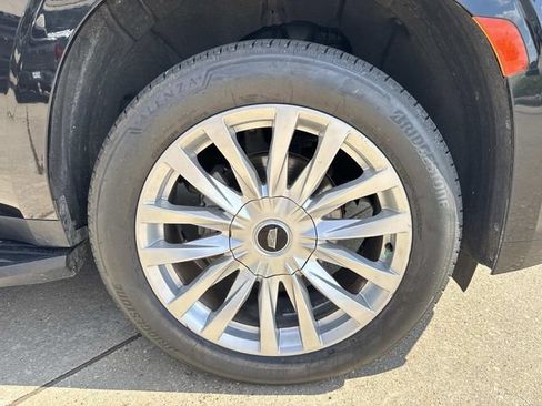 Used 2023 Cadillac Escalade ESV Luxury RWD image 8