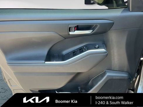Used 2024 Toyota Highlander XSE FWD image 16