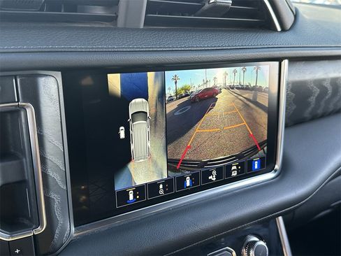 Used 2024 GMC Yukon Denali image 32