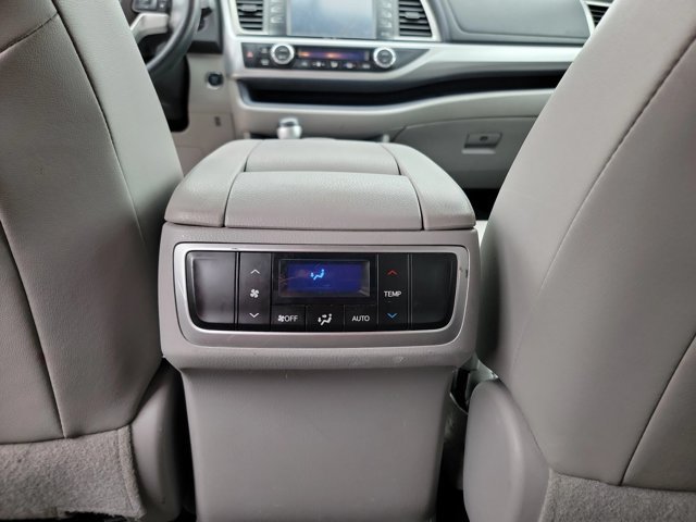 Used 2015 Toyota Highlander XLE FWD image 20