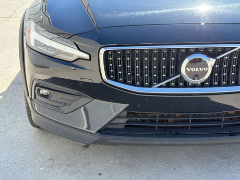 Used 2025 Volvo V60 B5 Cross Country Plus AWD/4WD image 11