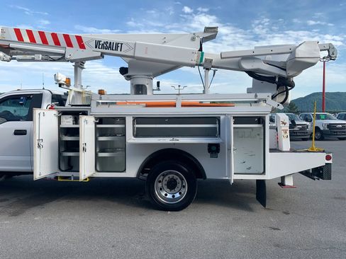 Used 2017 Ford F550 4x4 Regular Cab Super Duty image 31