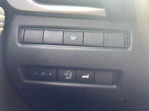 Used 2023 Nissan Rogue SL AWD/4WD image 19