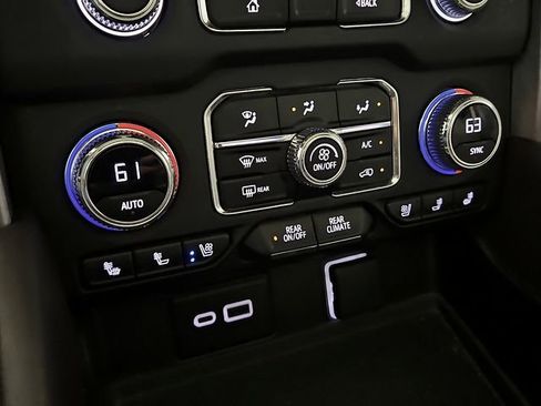 Used 2023 GMC Yukon XL SLT w/ SLT Premium Package RWD image 18