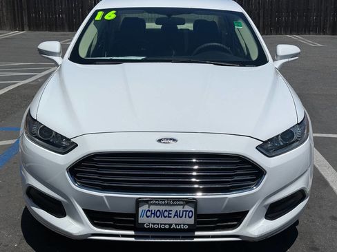 Used 2016 Ford Fusion SE FWD image 2