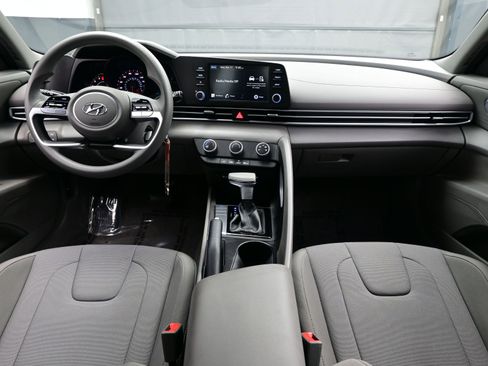 Used 2023 Hyundai Elantra SE image 16