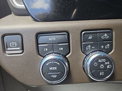 Used 2023 GMC Sierra 1500 SLT AWD/4WD image 24