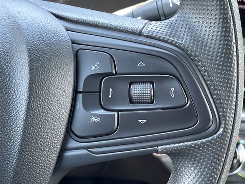 Used 2025 Buick Envista Preferred w/ Convenience II Package FWD image 13
