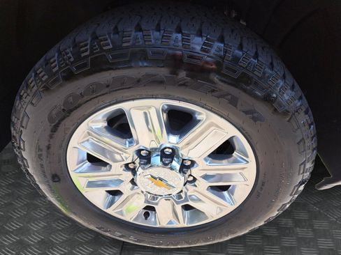 Used 2025 Chevrolet Silverado 2500 High Country w/ High Country Premium Package AWD/4WD image 17