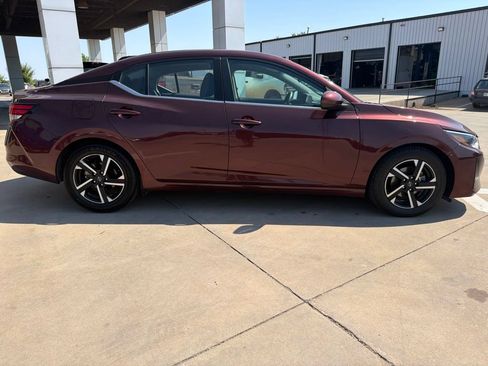 Used 2024 Nissan Sentra SV FWD image 2