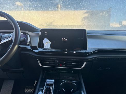 Used 2025 Volkswagen Atlas Cross Sport SE image 18