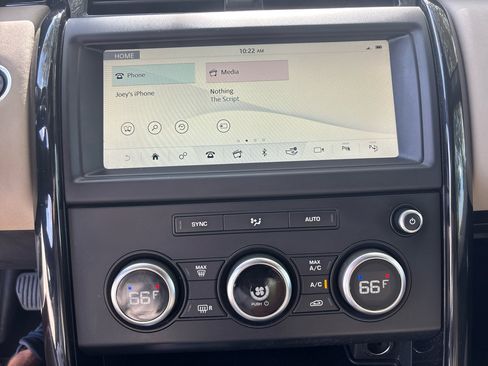 Used 2020 Land Rover Discovery SE image 17