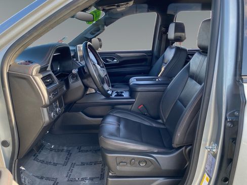 Used 2024 Chevrolet Suburban RST RWD image 9