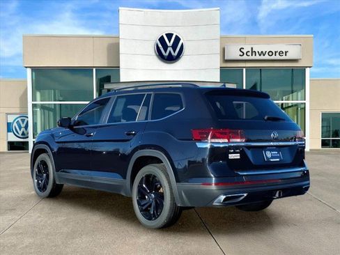 Certified 2023 Volkswagen Atlas SE w/ Black Wheel Package image 2