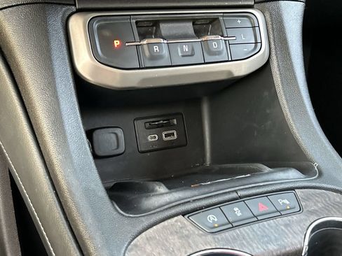 Used 2022 GMC Acadia Denali w/ Denali Ultimate Package FWD image 16