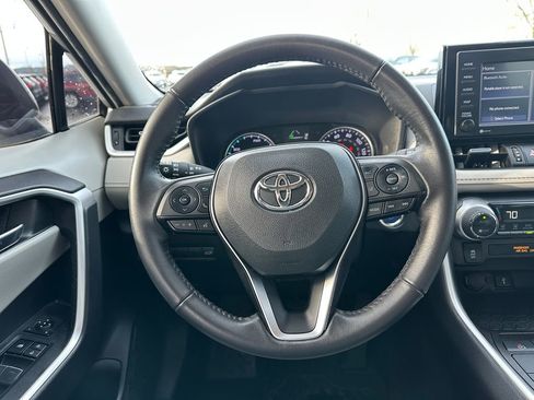 Used 2022 Toyota RAV4 XLE Premium image 19