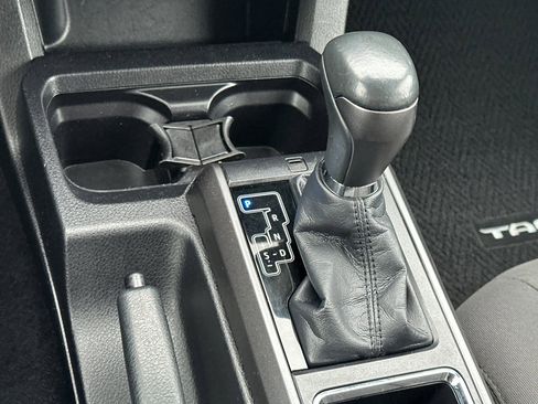 Used 2016 Toyota Tacoma TRD Sport image 21