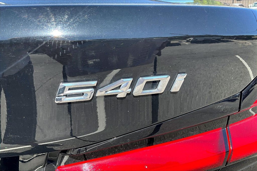 Used 2023 BMW 540i w/ Convenience Package RWD image 26