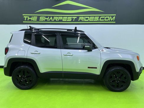 Used 2018 Jeep Renegade Trailhawk AWD/4WD image 11