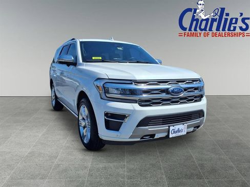 Used 2024 Ford Expedition Platinum image 3