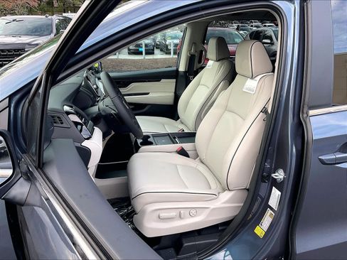 New 2026 Honda Odyssey Touring image 11