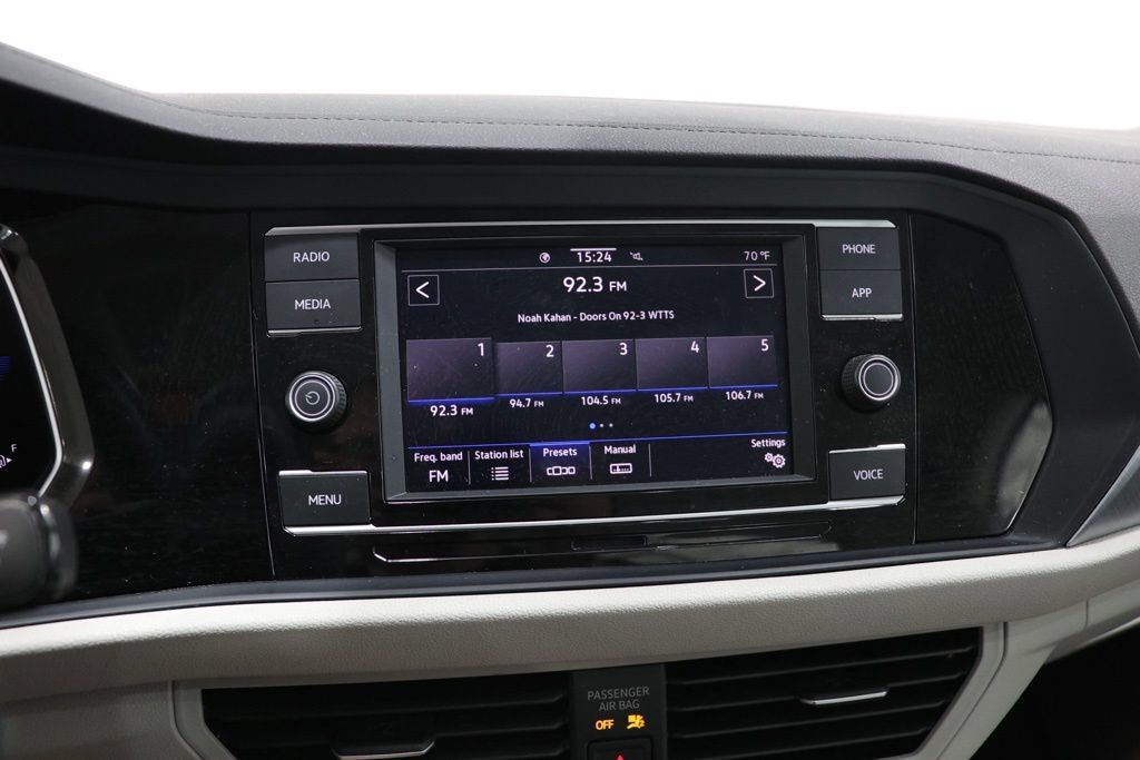 Used 2024 Volkswagen Jetta SE w/ Panoramic Sunroof Package FWD image 24