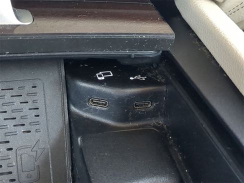 Used 2021 Mercedes-Benz GLE 450 4MATIC image 24