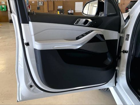 New 2026 BMW X5 xDrive40i w/ M Sport Package image 10