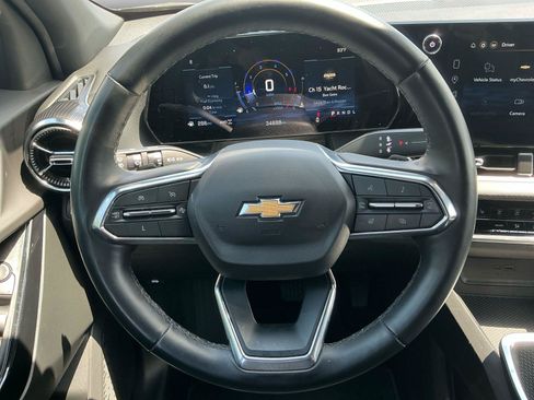 Used 2025 Chevrolet Equinox LT AWD/4WD image 12