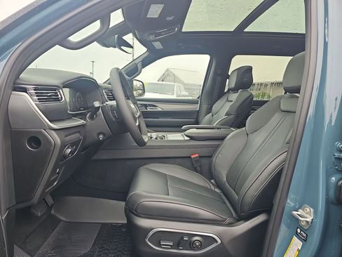 New 2026 Jeep Grand Wagoneer 4WD image 17