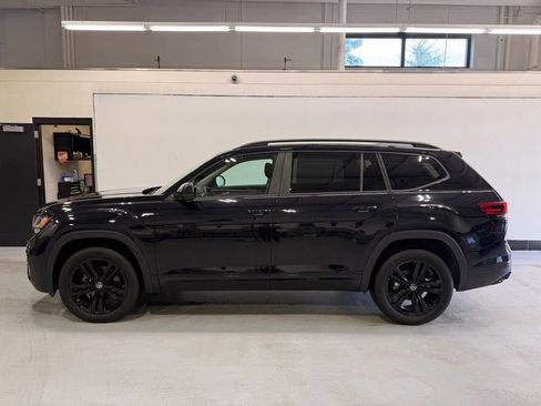 Used 2023 Volkswagen Atlas SEL R-Line AWD/4WD image 2
