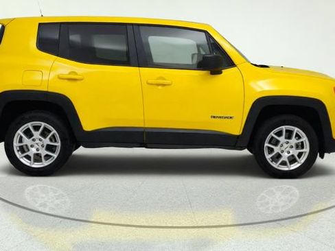 Used 2023 Jeep Renegade Latitude AWD/4WD image 6