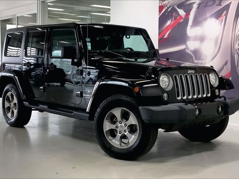 Used 2018 Jeep Wrangler Unlimited Sahara image 17