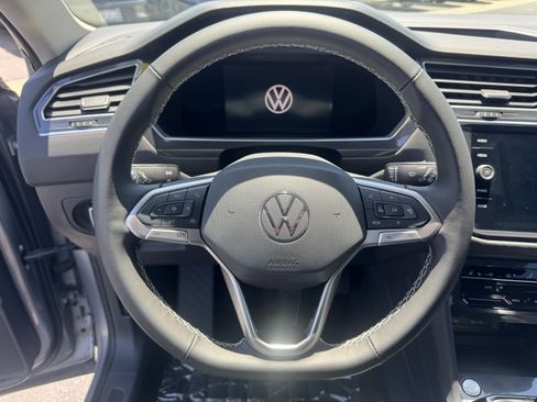 Used 2022 Volkswagen Tiguan SE AWD/4WD image 19