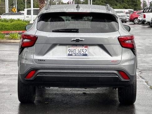 Used 2024 Chevrolet Trax RS w/ Sunroof Package FWD image 4