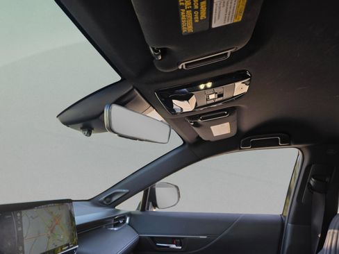 Used 2021 Toyota Venza XLE w/ Softex Package image 14