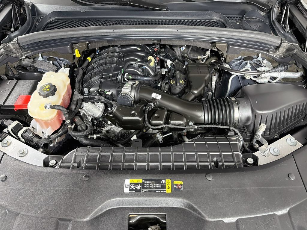 Used 2024 Jeep Grand Cherokee L Altitude AWD/4WD image 31