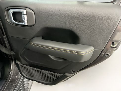 Used 2021 Jeep Wrangler Unlimited Sahara AWD/4WD image 31